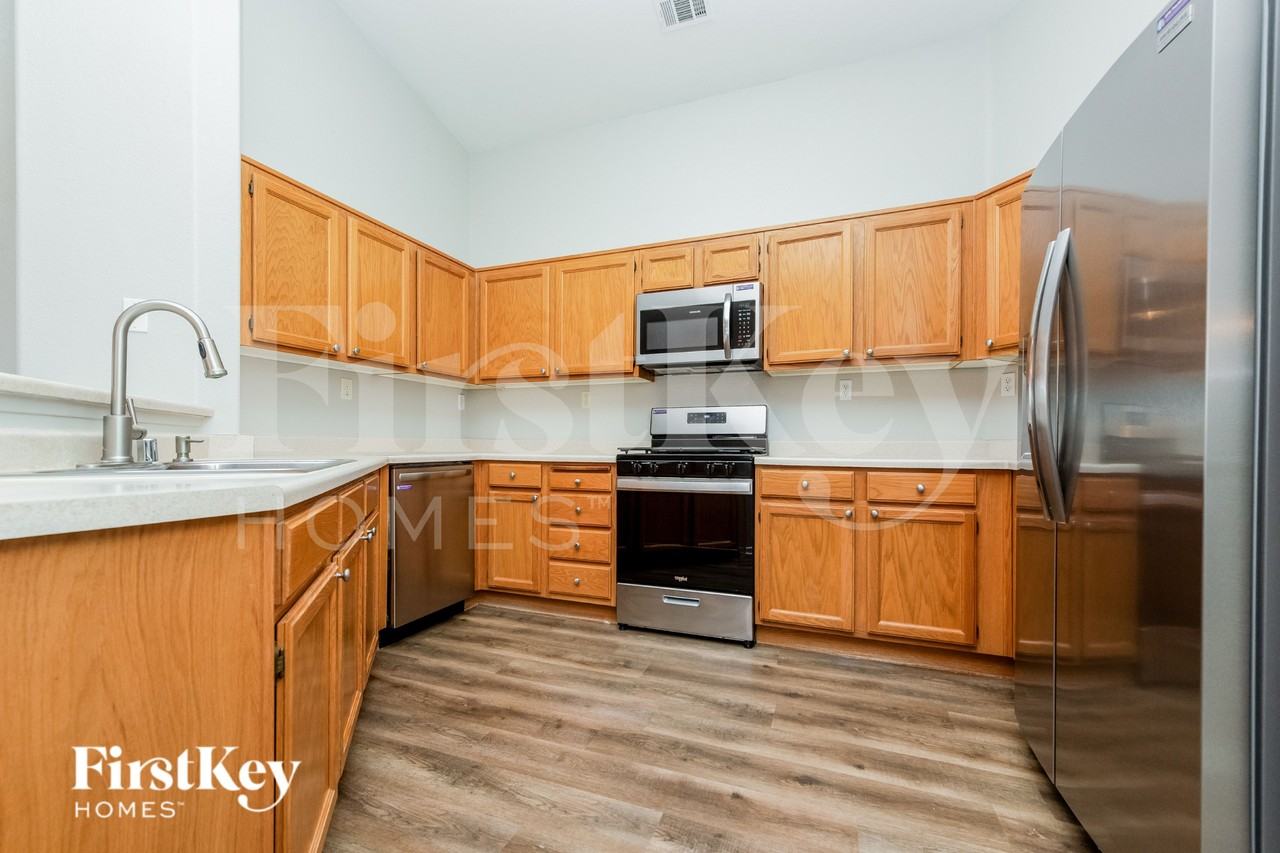 5949 Springmist St - Photo 5 of 19