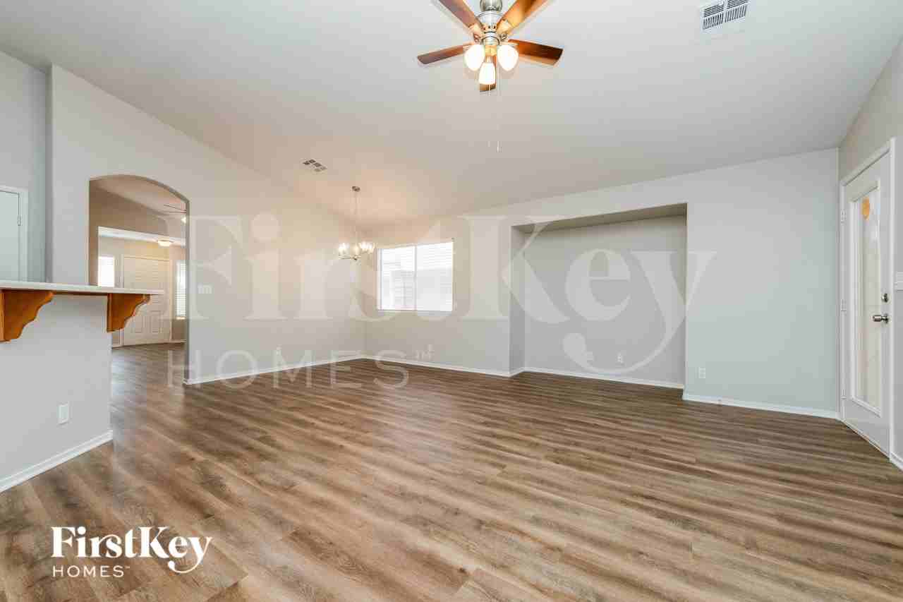 5949 Springmist St - Photo 7 of 19
