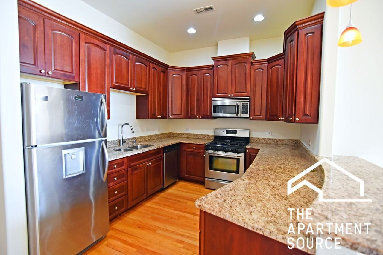 5140 N Clark St #4 - Photo 2 of 21