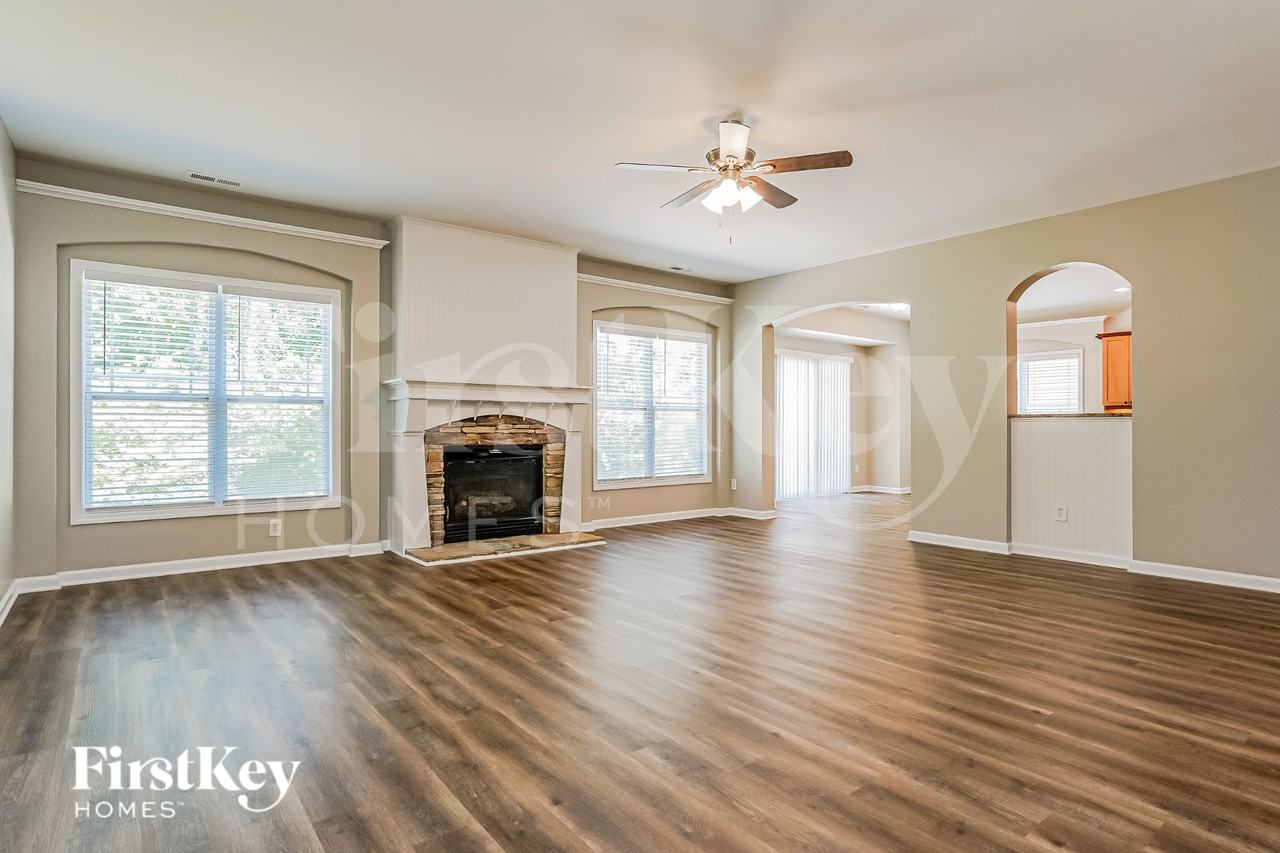 3253 Groveshire Dr - Photo 4 of 19