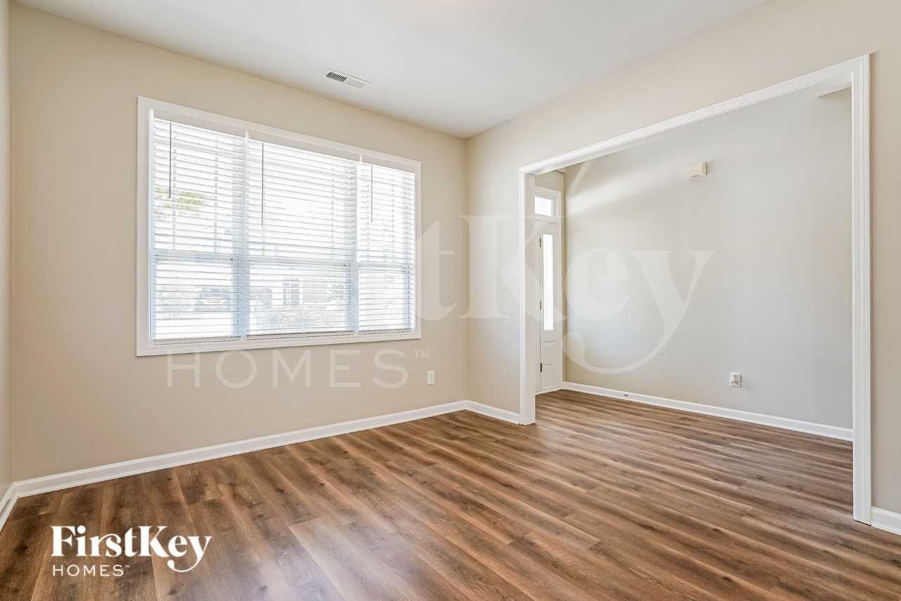 3253 Groveshire Dr - Photo 6 of 19