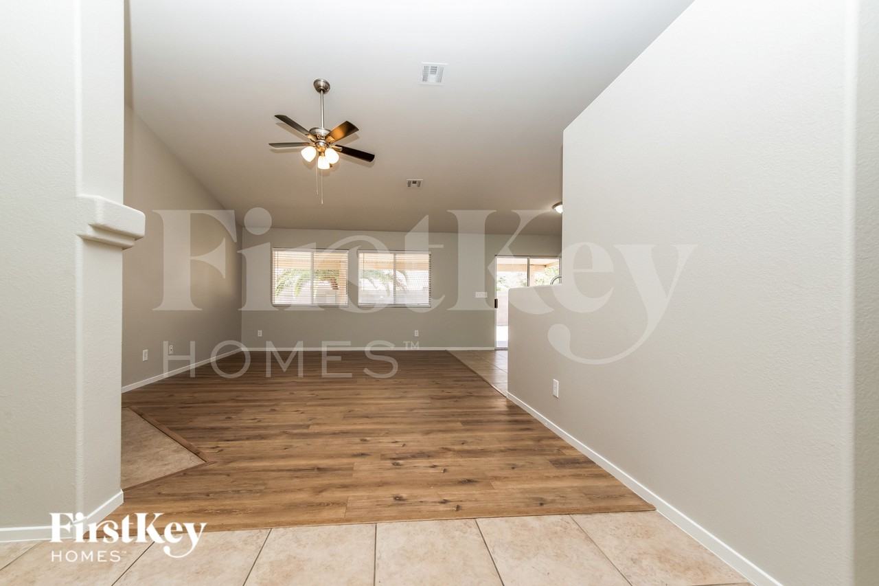 635 Dry Valley Ave - Photo 2 of 19
