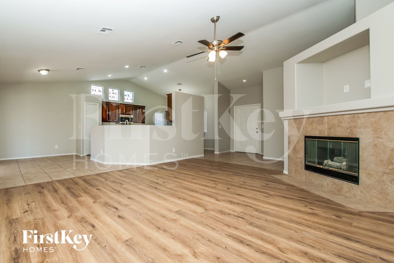 635 Dry Valley Ave - Photo 3 of 19
