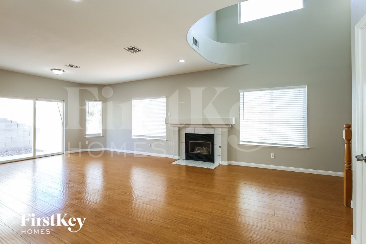 3600 N Tomsik St - Photo 3 of 19