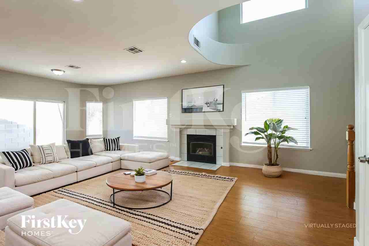 3600 N Tomsik St - Photo 4 of 19