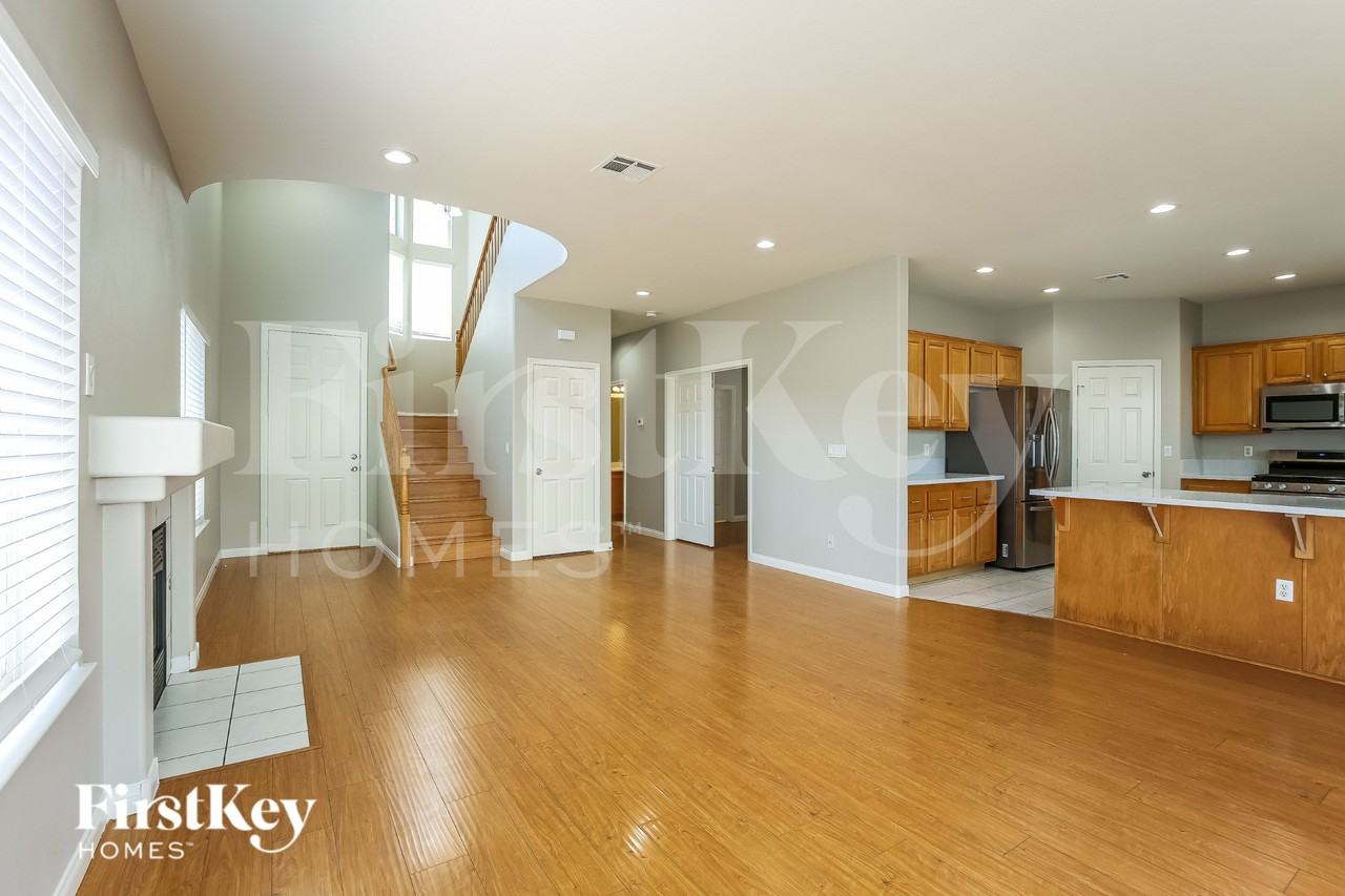 3600 N Tomsik St - Photo 5 of 19