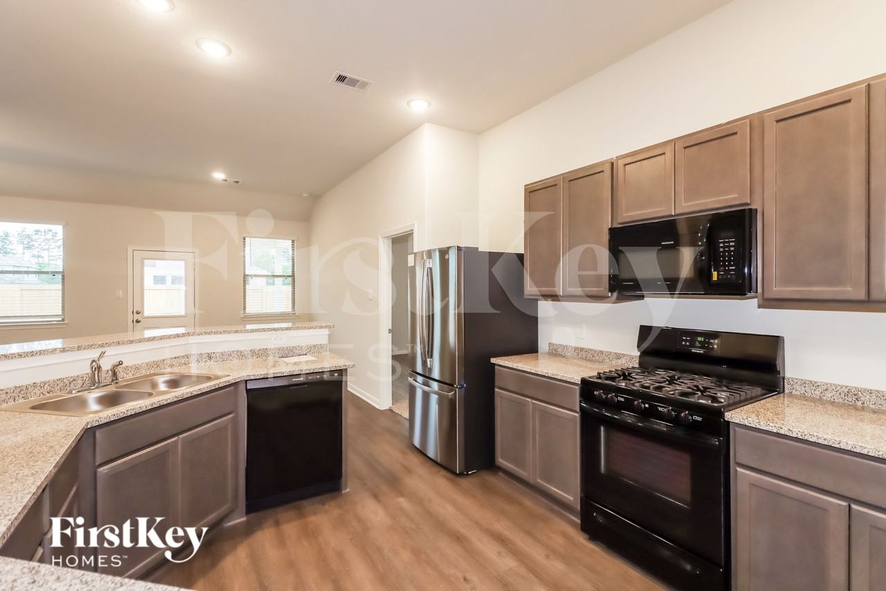 26020 Babe Ruth Dr - Photo 6 of 16