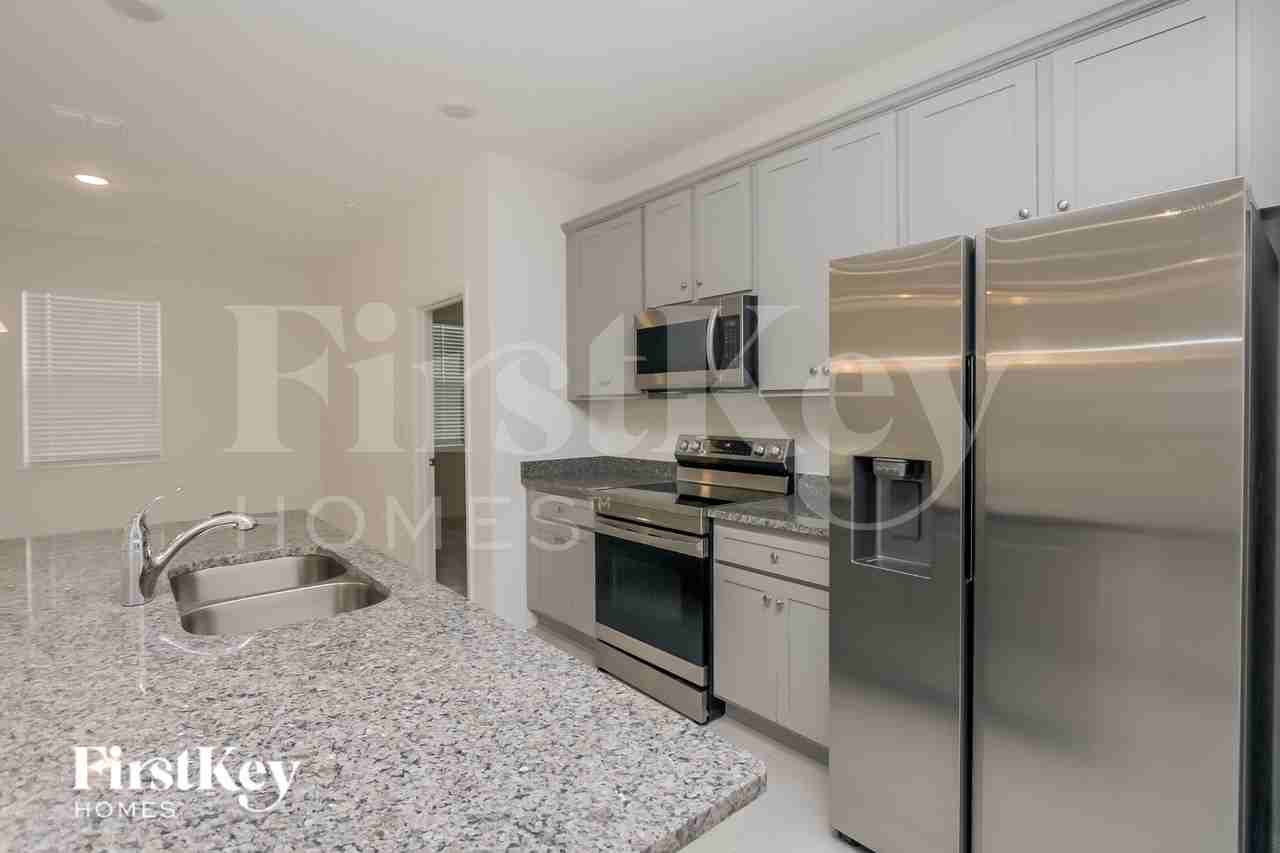 344 Corbel Ln - Photo 3 of 16