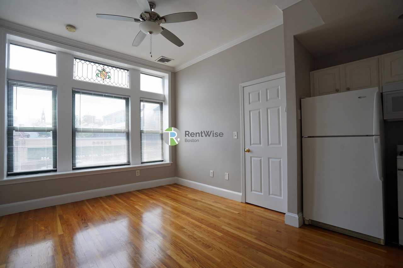 365 Washington St #204 - Photo 4 of 8