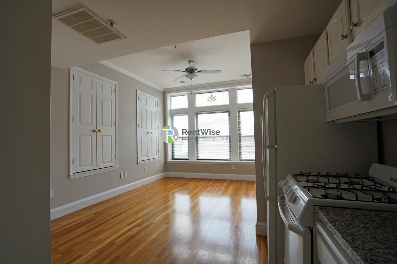 365 Washington St #204 - Photo 5 of 8