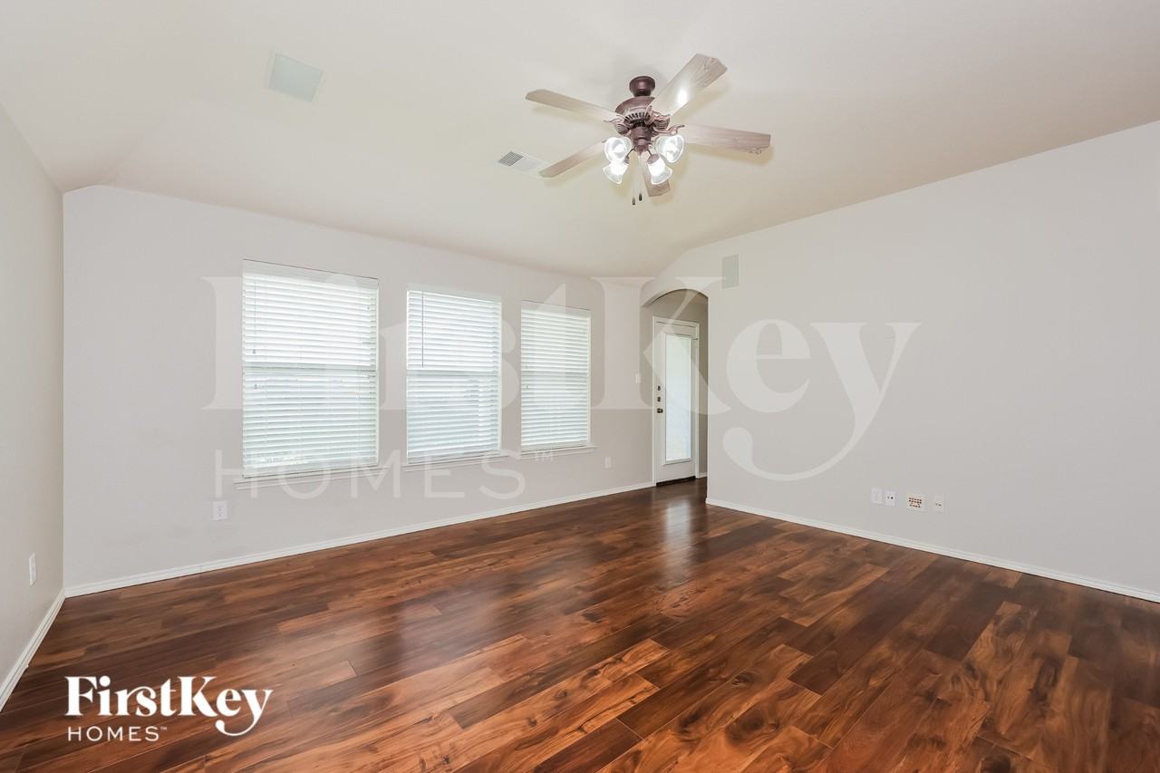 8028 Plateau Dr - Photo 2 of 17