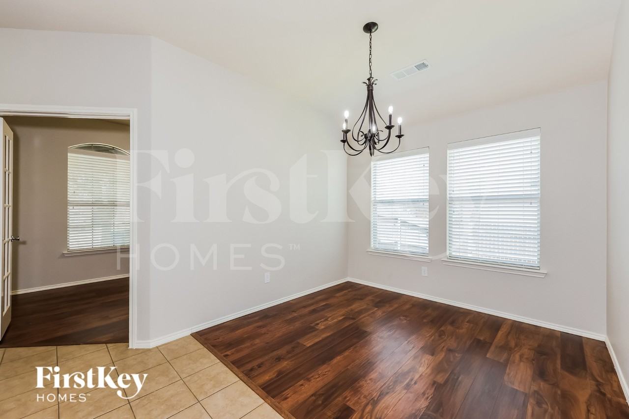 8028 Plateau Dr - Photo 4 of 17