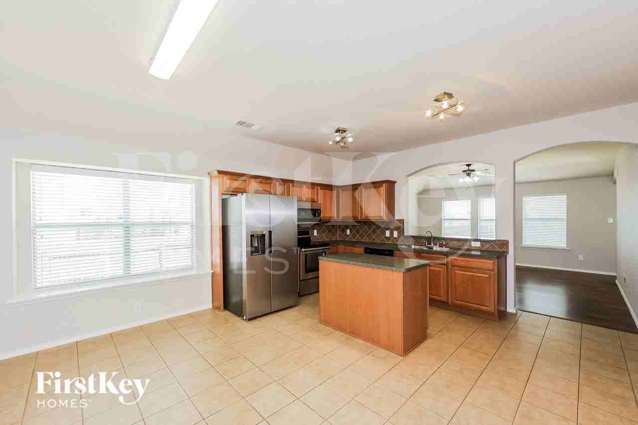 8028 Plateau Dr - Photo 5 of 17