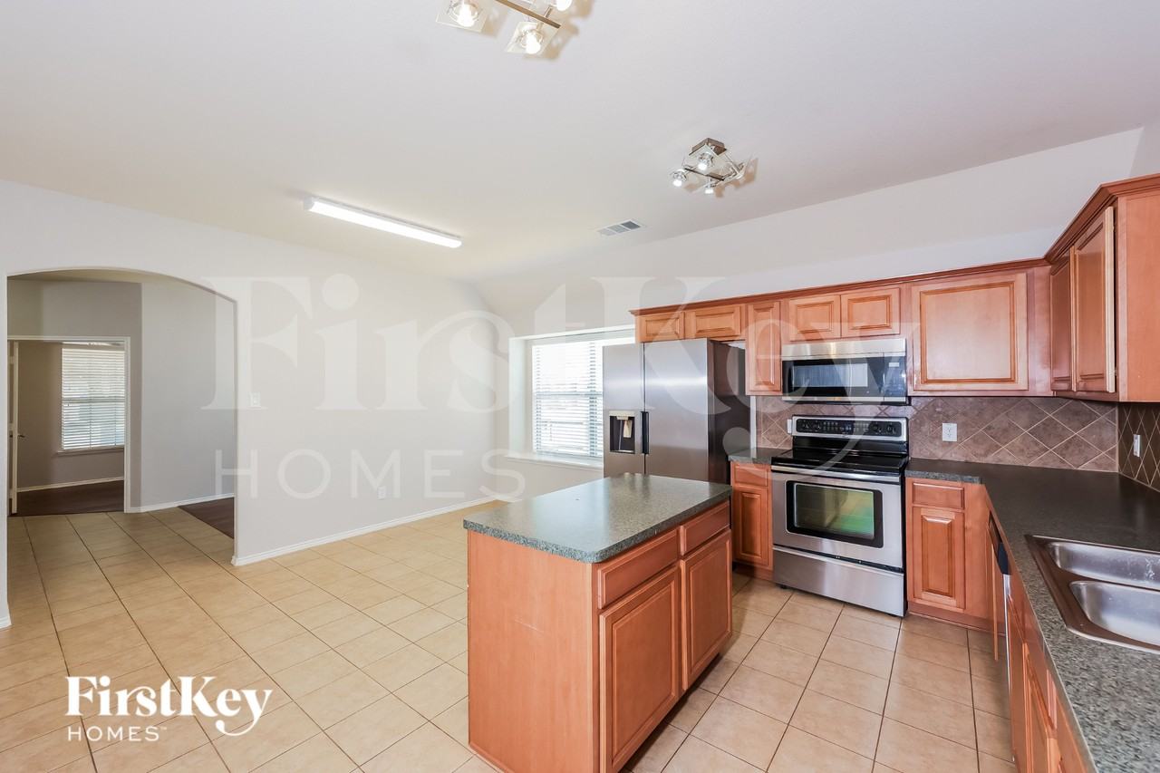 8028 Plateau Dr - Photo 6 of 17