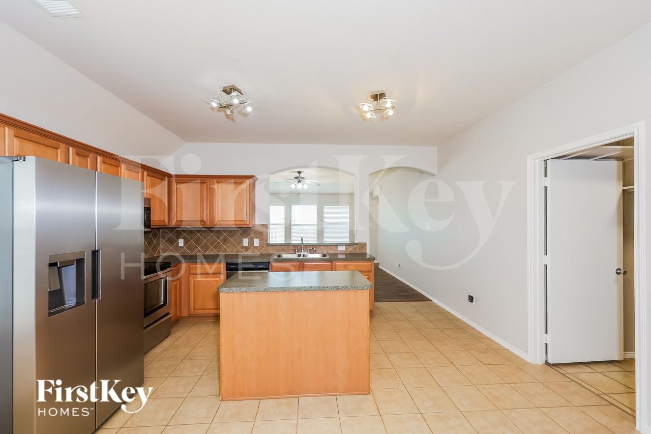 8028 Plateau Dr - Photo 7 of 17