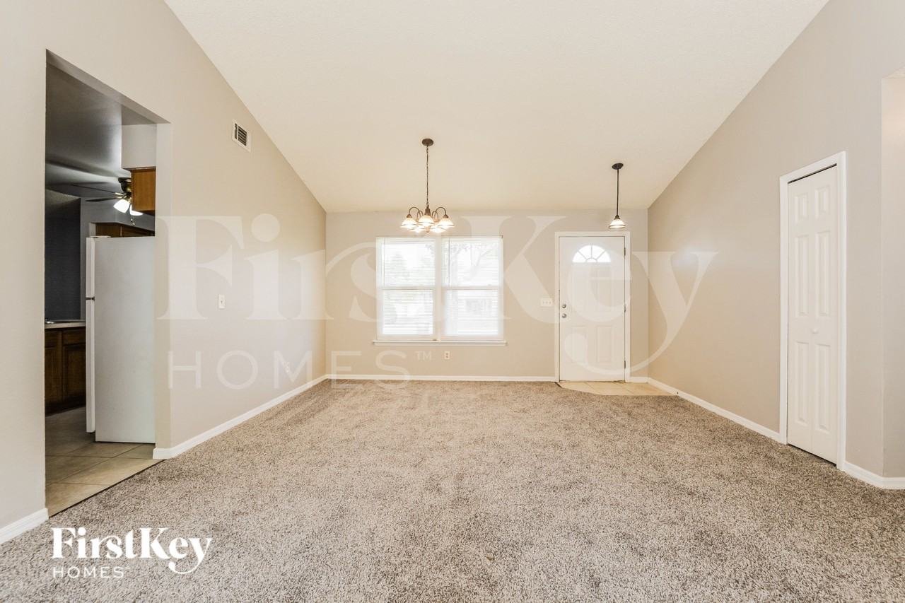 2175 Carriage Pointe Loop - Photo 3 of 21
