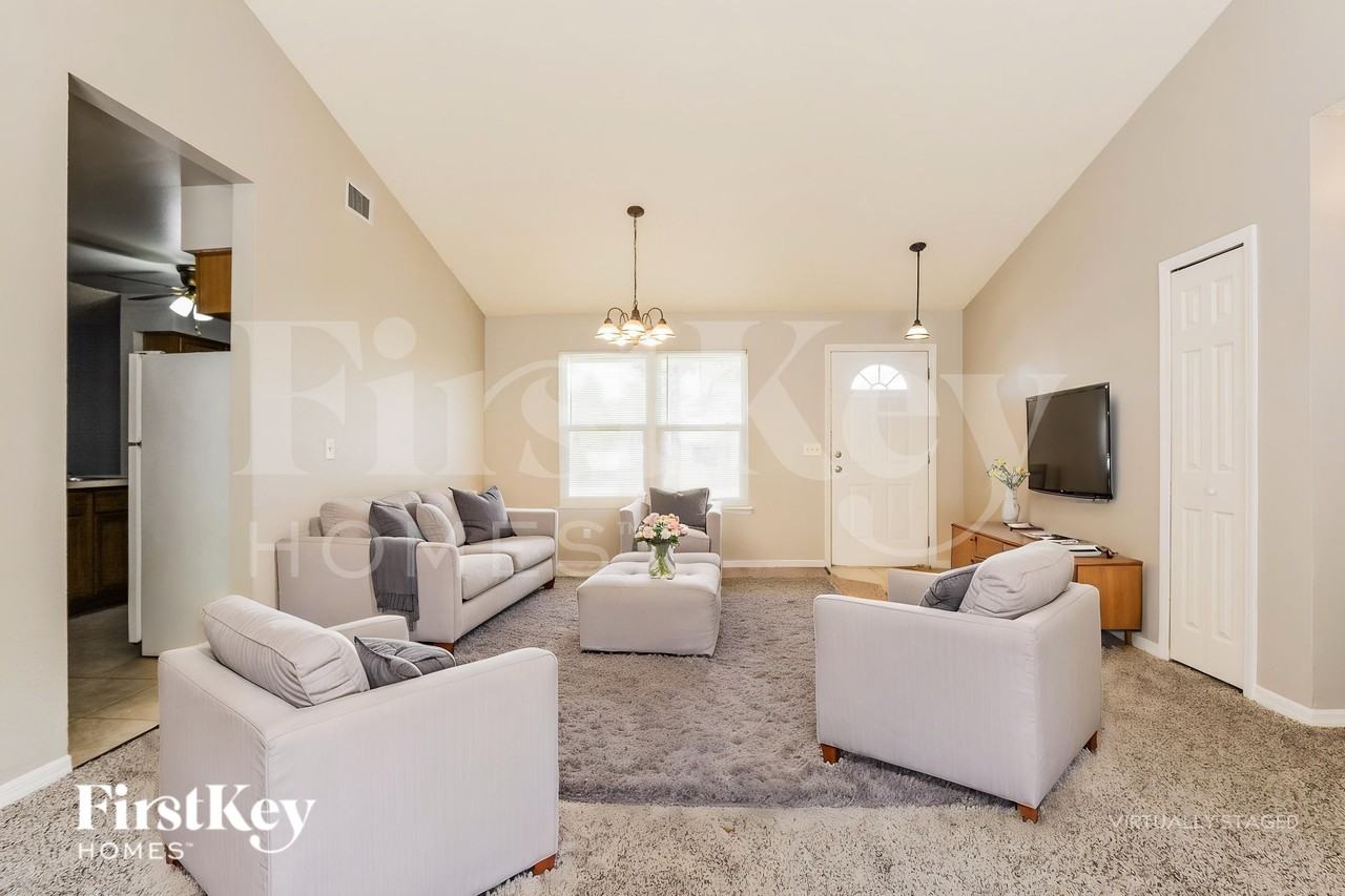 2175 Carriage Pointe Loop - Photo 4 of 21