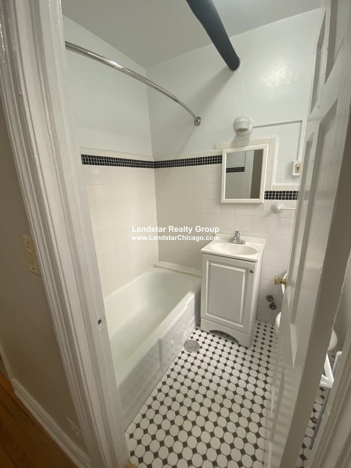6912 N Ravenswood Ave #1B - Photo 6 of 8