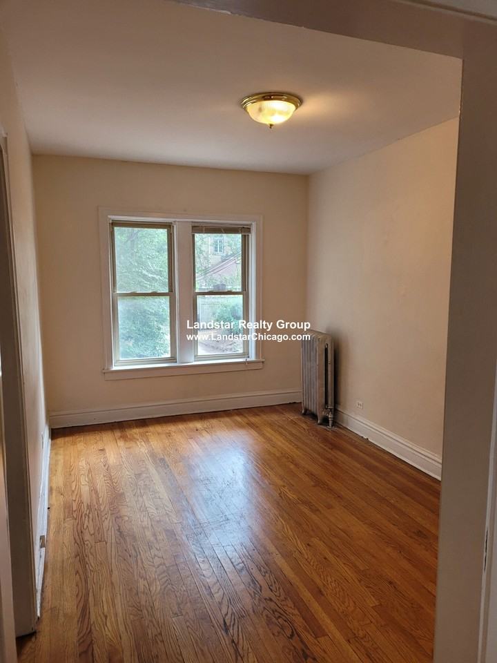 914 Reba Pl #3 - Photo 3 of 8