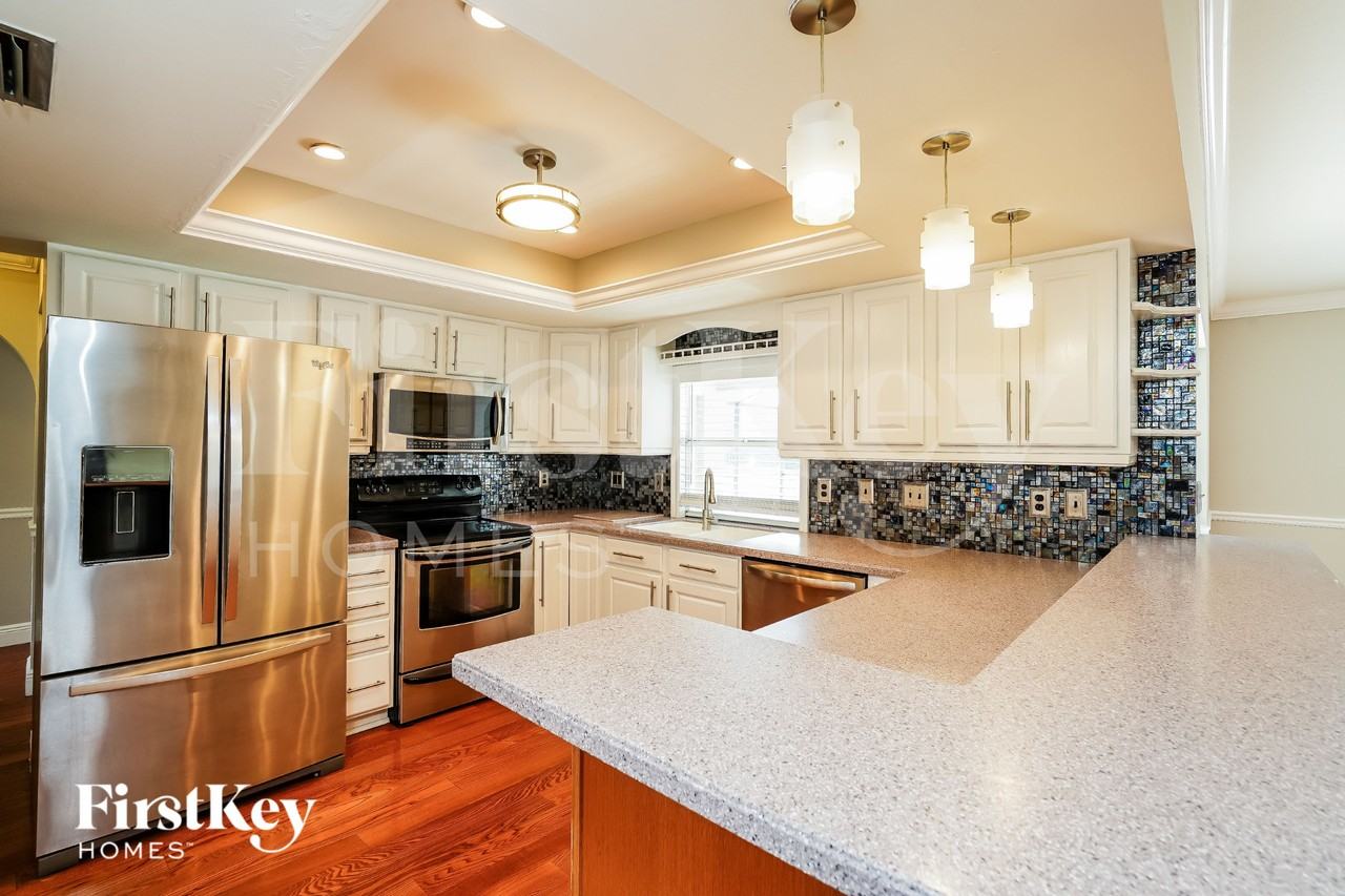 17261 Oriole Rd - Photo 5 of 16