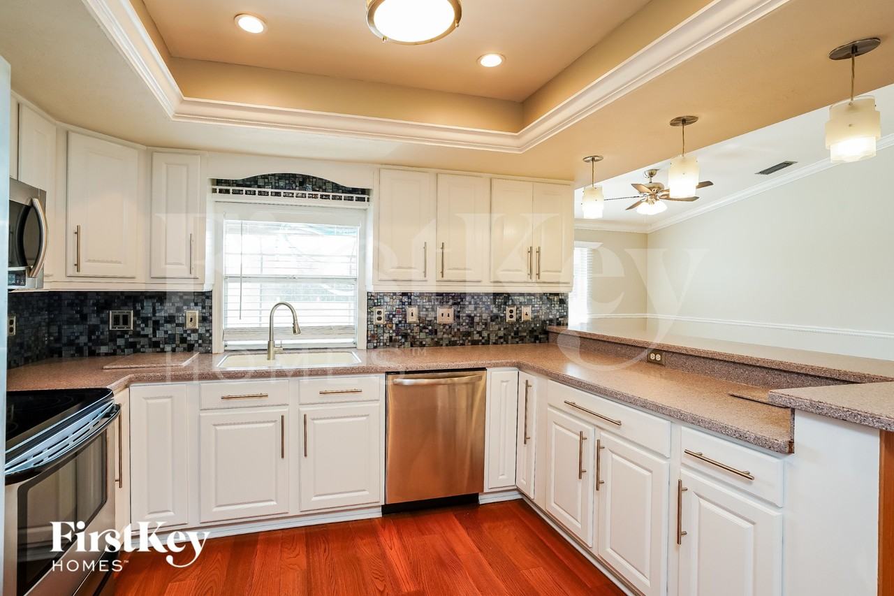 17261 Oriole Rd - Photo 6 of 16