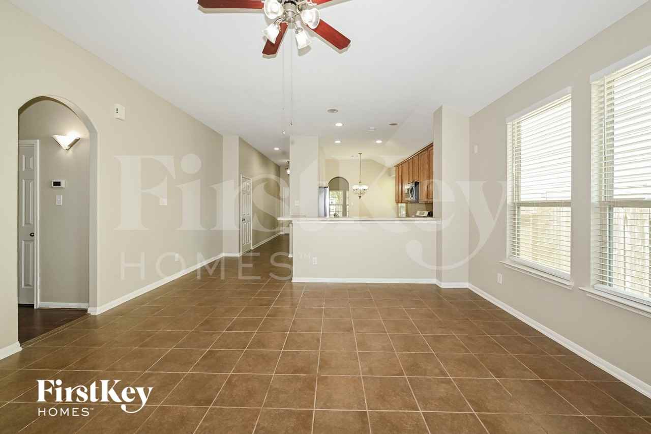 12919 Pecan Shores Dr - Photo 3 of 16