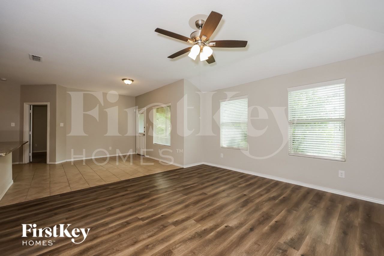 10213 S Race St - Photo 2 of 19