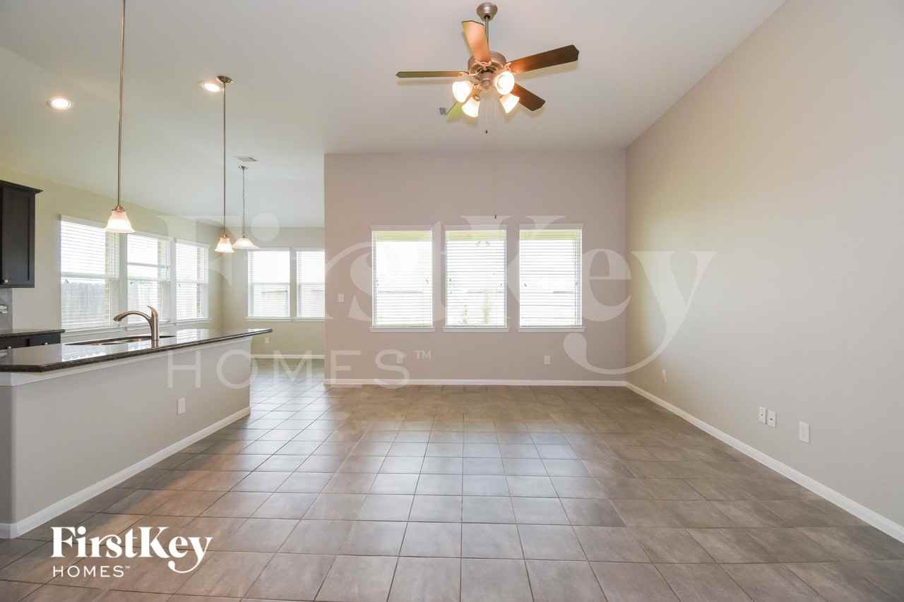 8423 Montego Bay Dr - Photo 2 of 16