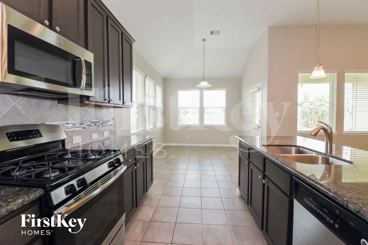 8423 Montego Bay Dr - Photo 6 of 16