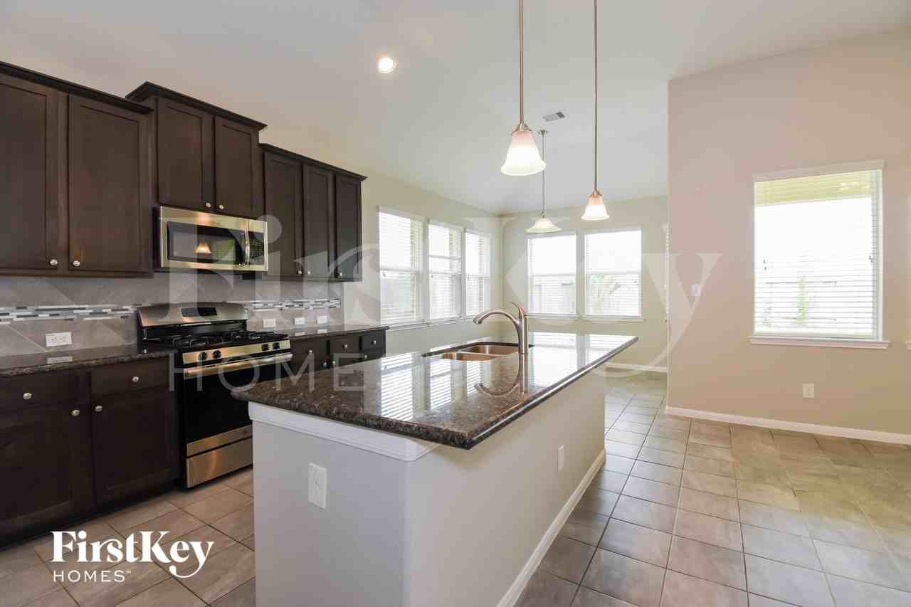 8423 Montego Bay Dr - Photo 7 of 16