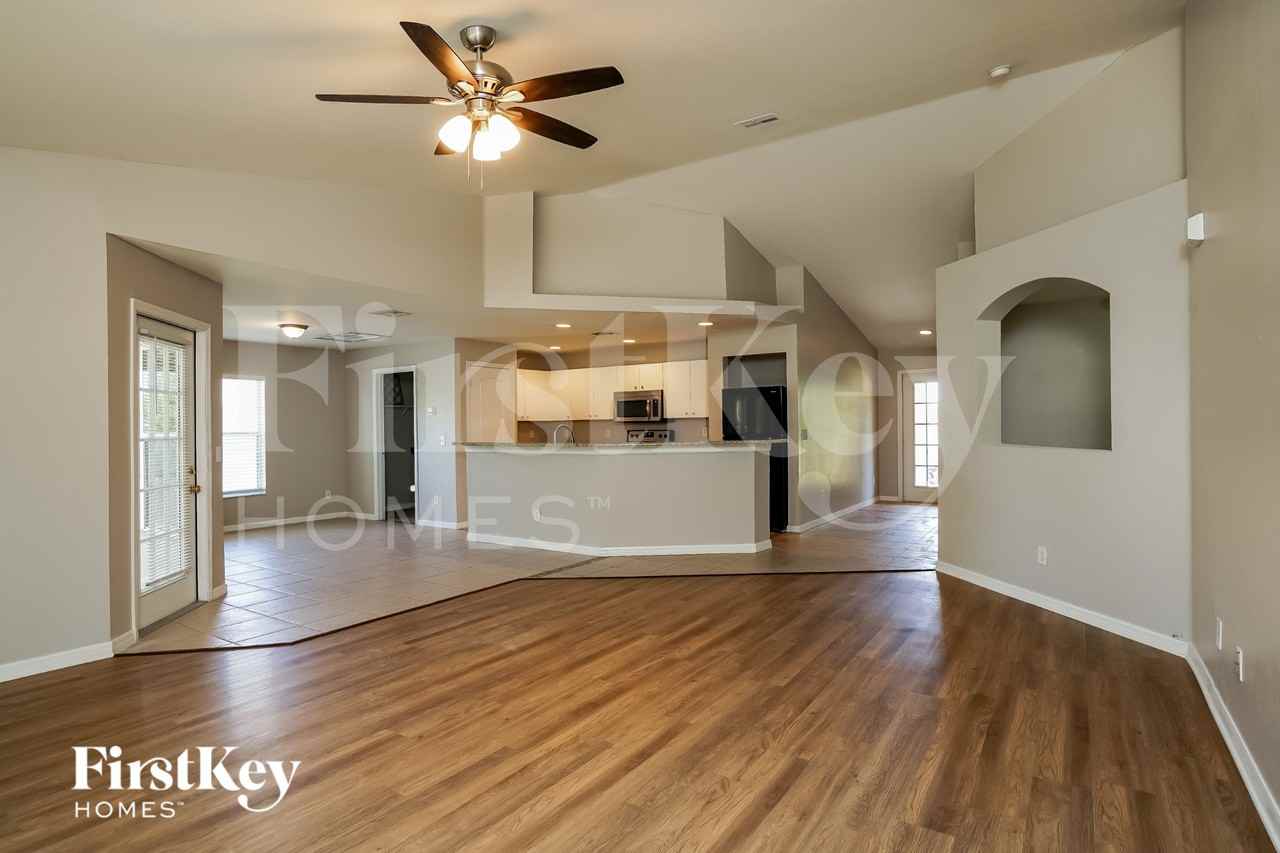 1002 Ne 33rd Ln - Photo 2 of 16