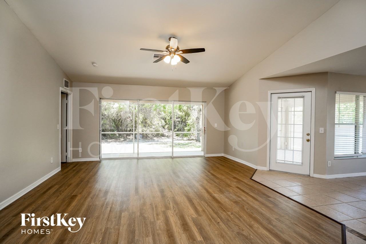 1002 Ne 33rd Ln - Photo 3 of 16