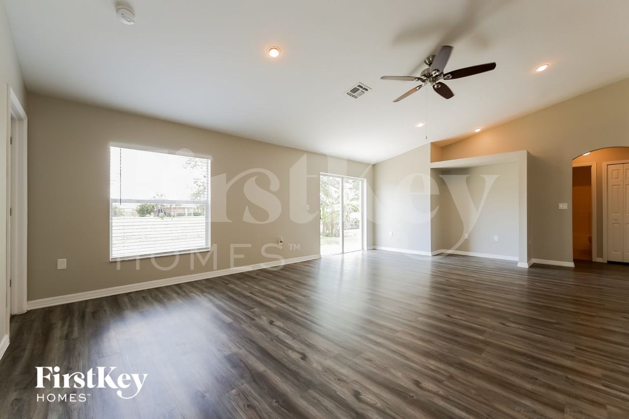 1840 Nw 14th Ter - Photo 3 of 16
