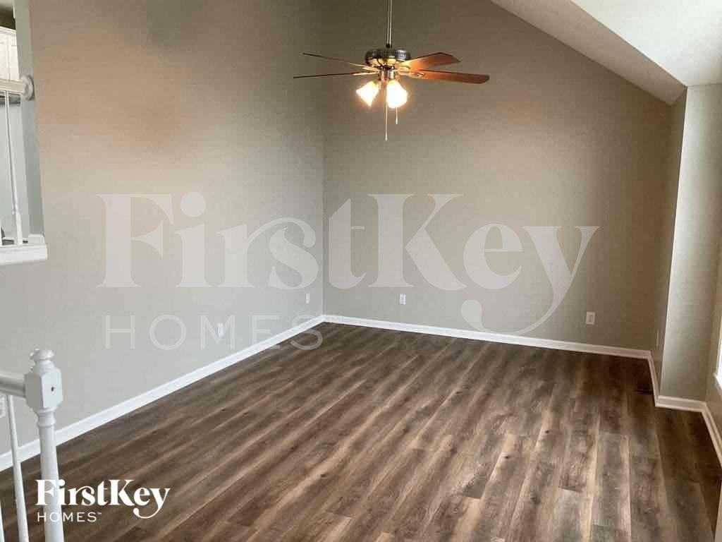 904 Madelyn Dr - Photo 4 of 13