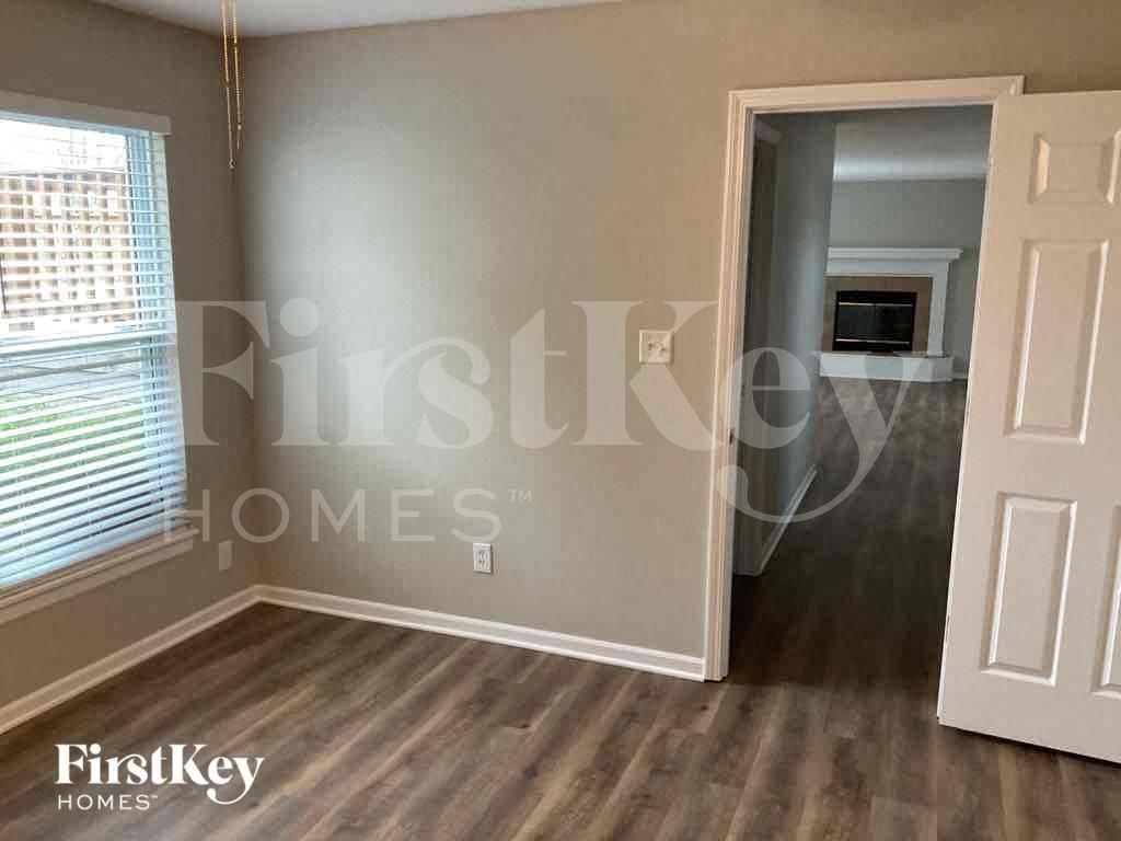 904 Madelyn Dr - Photo 6 of 13