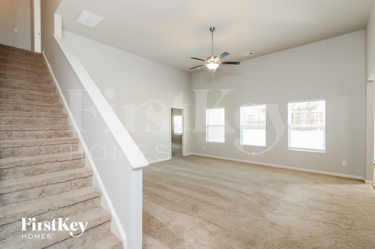 144 Scotland Dr - Photo 2 of 15
