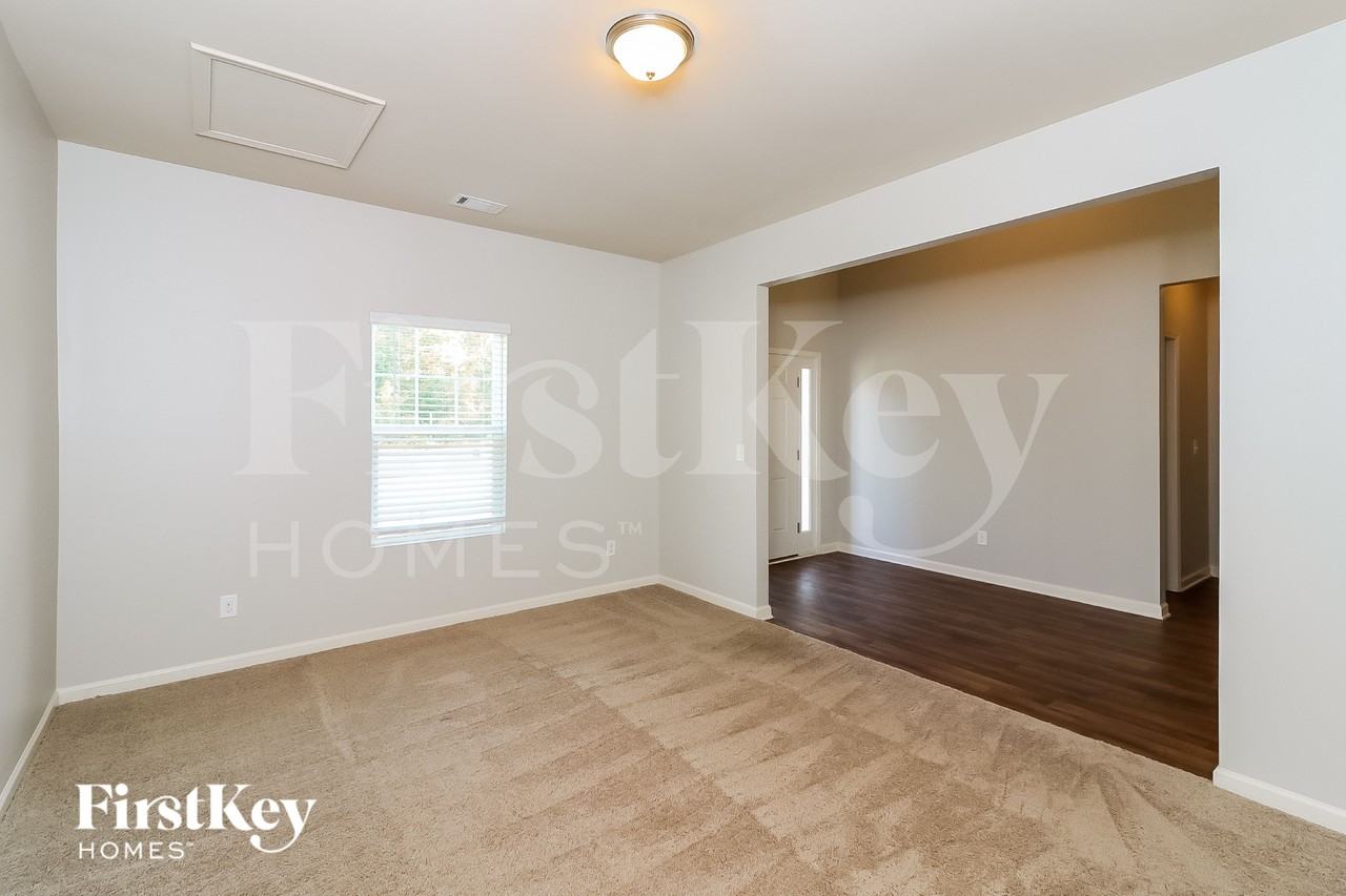 144 Scotland Dr - Photo 5 of 15