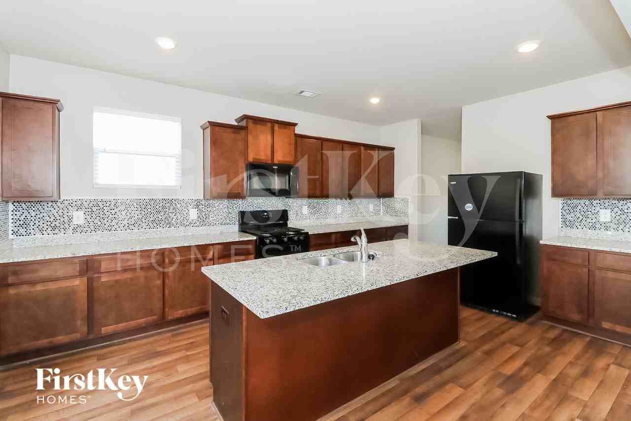 144 Scotland Dr - Photo 7 of 15