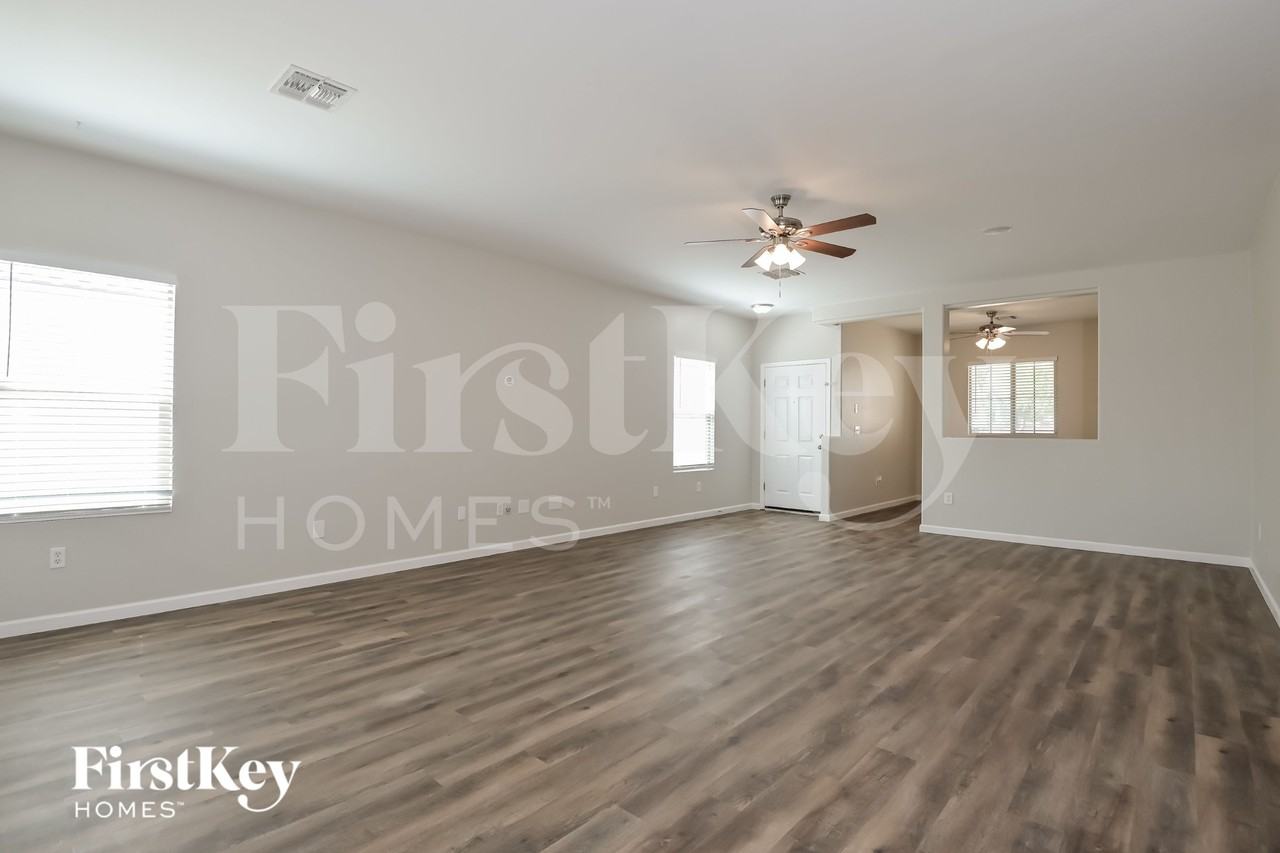 11366 W Massey Dr - Photo 3 of 15