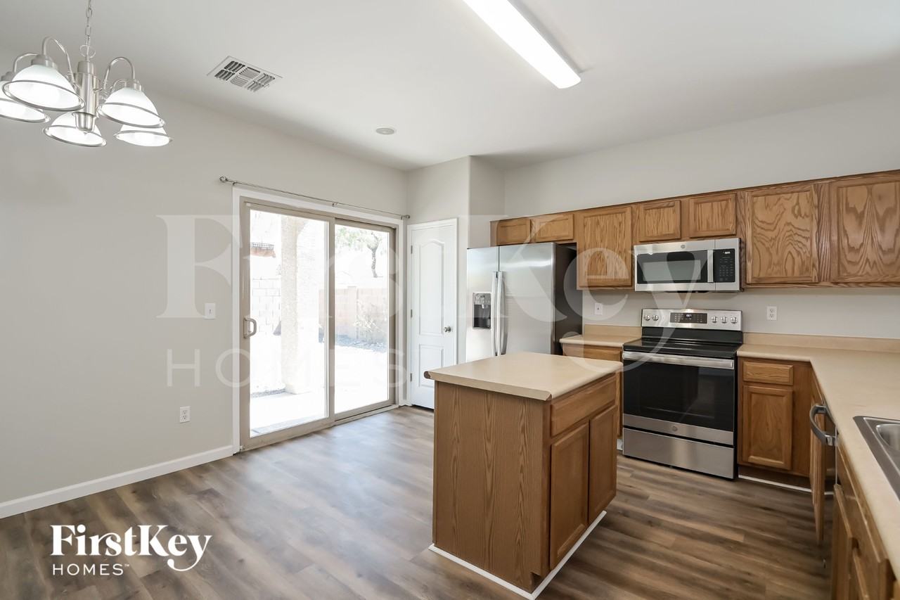 11366 W Massey Dr - Photo 4 of 15