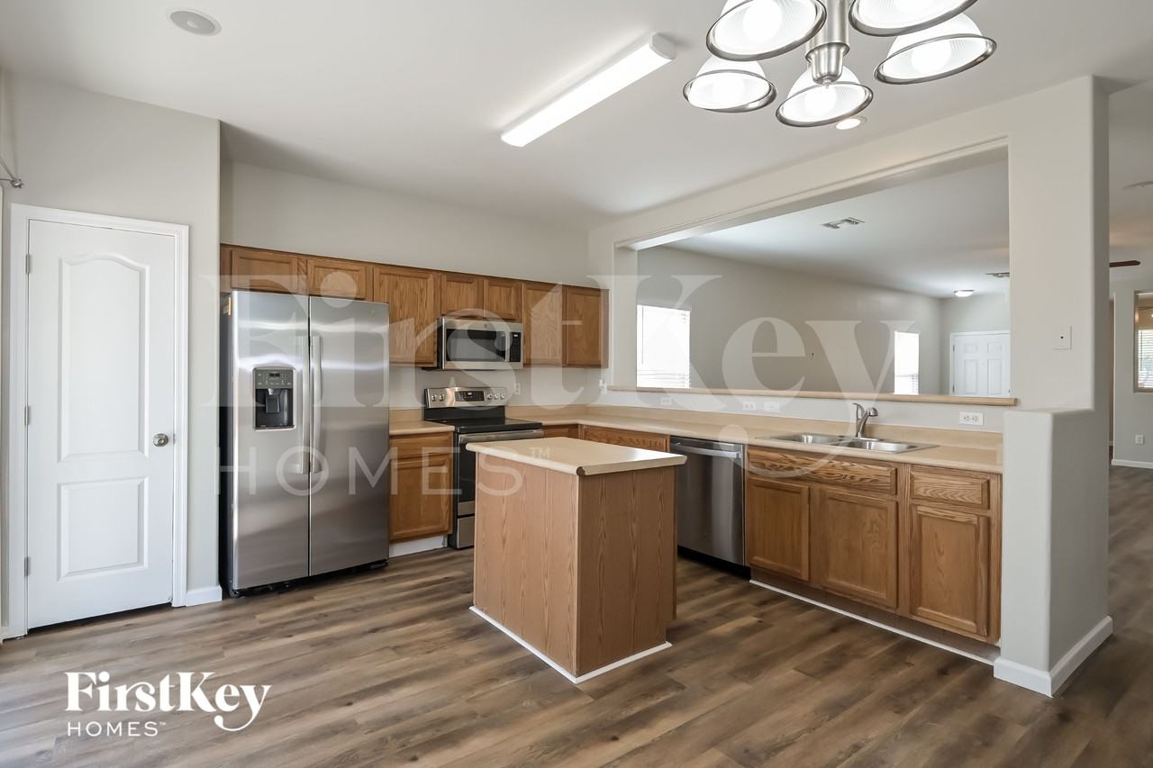 11366 W Massey Dr - Photo 5 of 15
