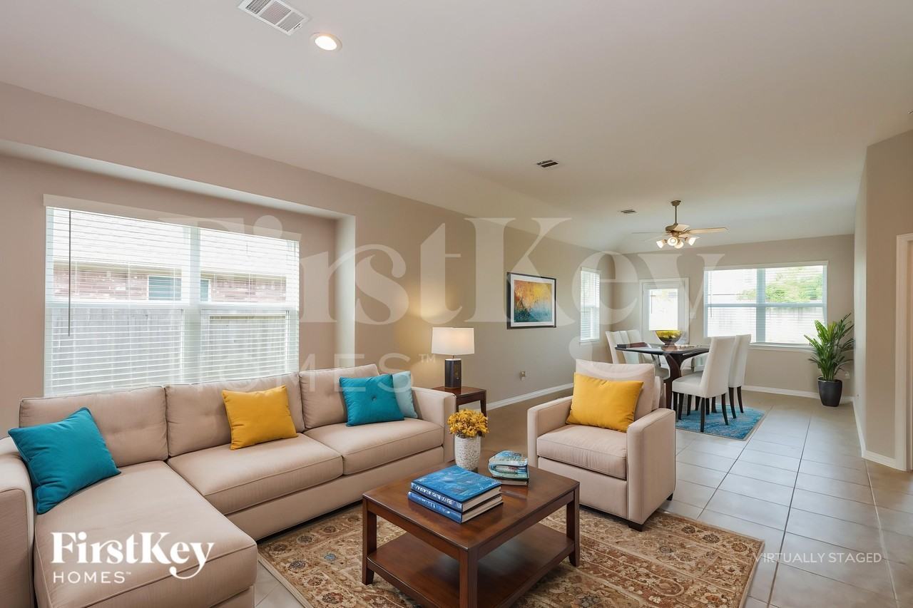 131 Brazos Dr - Photo 4 of 18