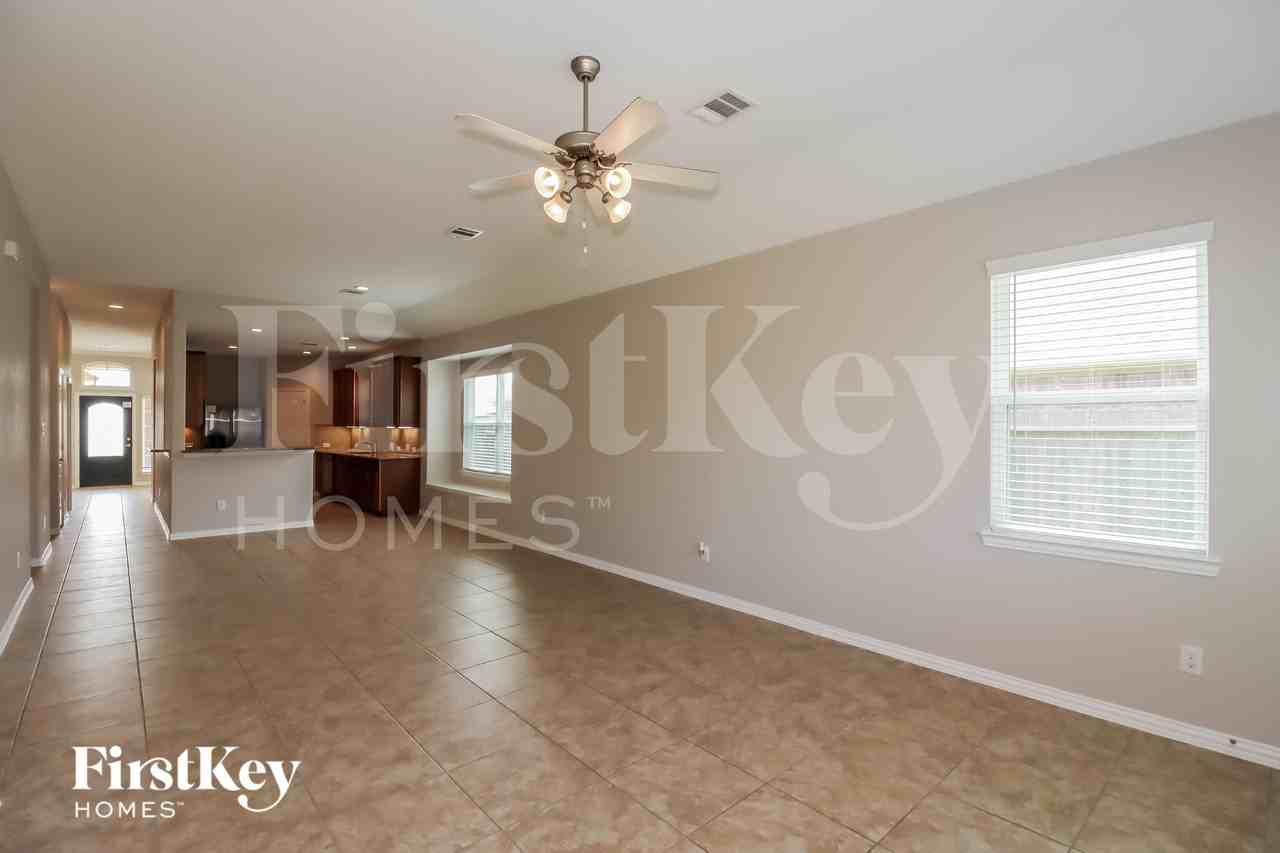 131 Brazos Dr - Photo 5 of 18