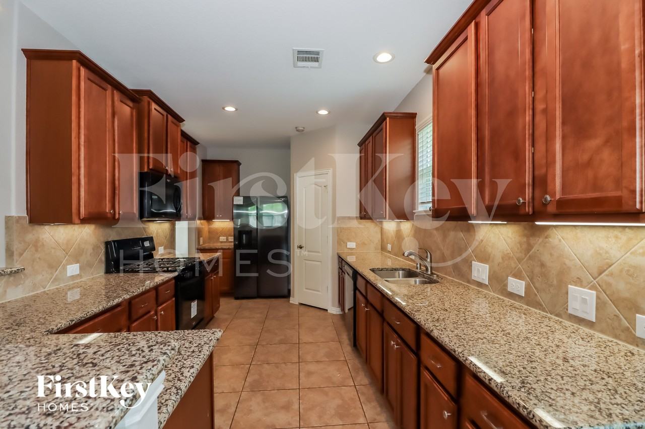 131 Brazos Dr - Photo 7 of 18