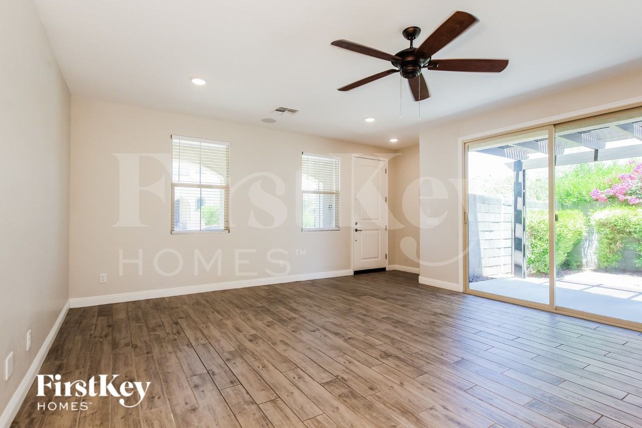 1023 S 151st Ln - Photo 4 of 16