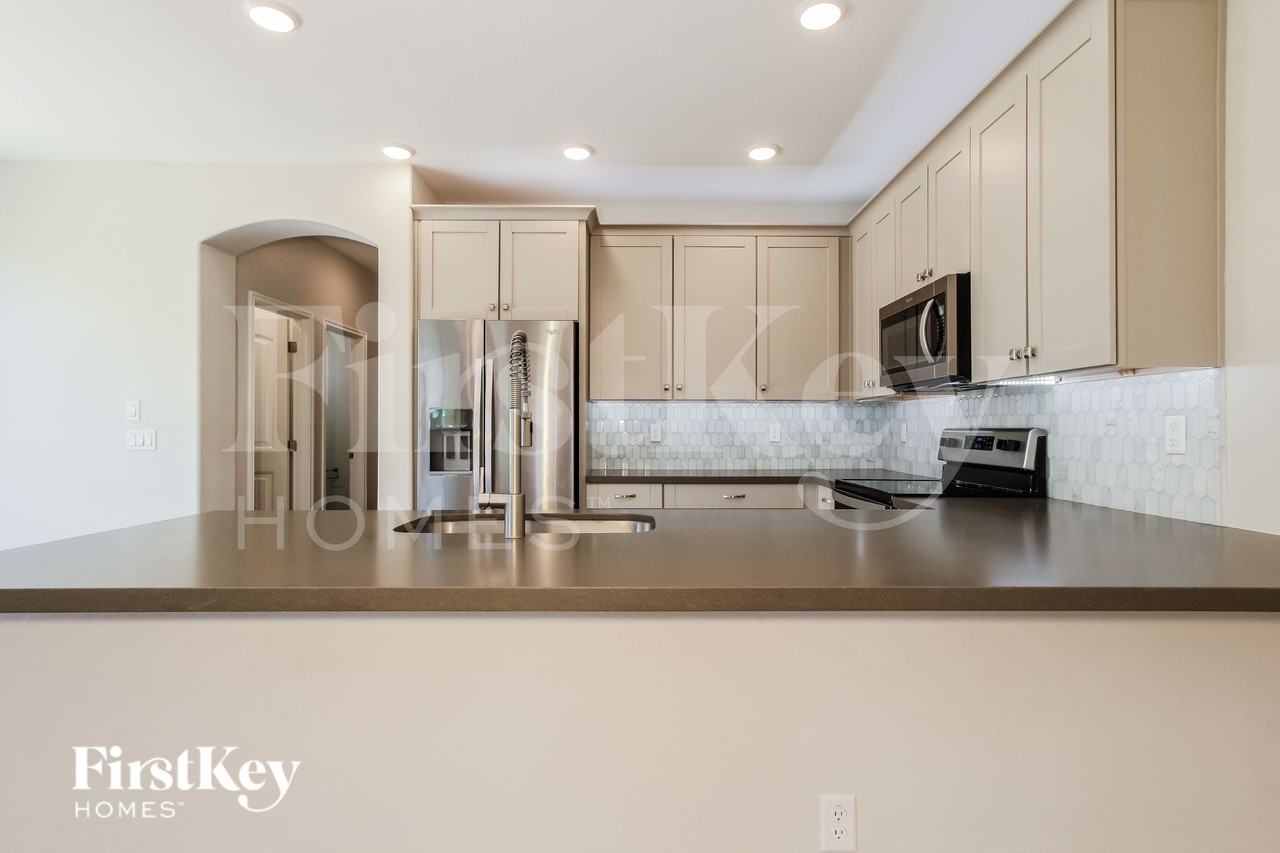 1023 S 151st Ln - Photo 5 of 16