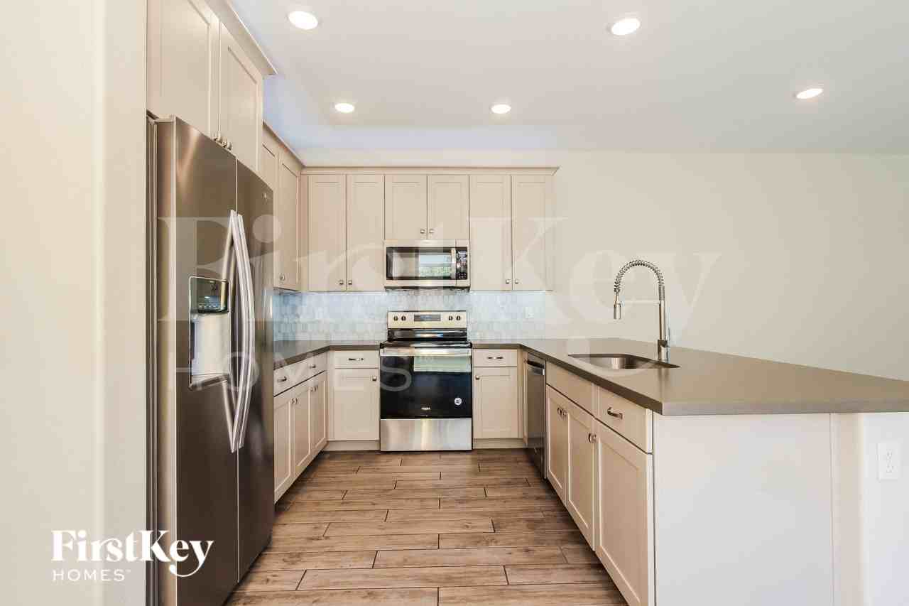 1023 S 151st Ln - Photo 6 of 16