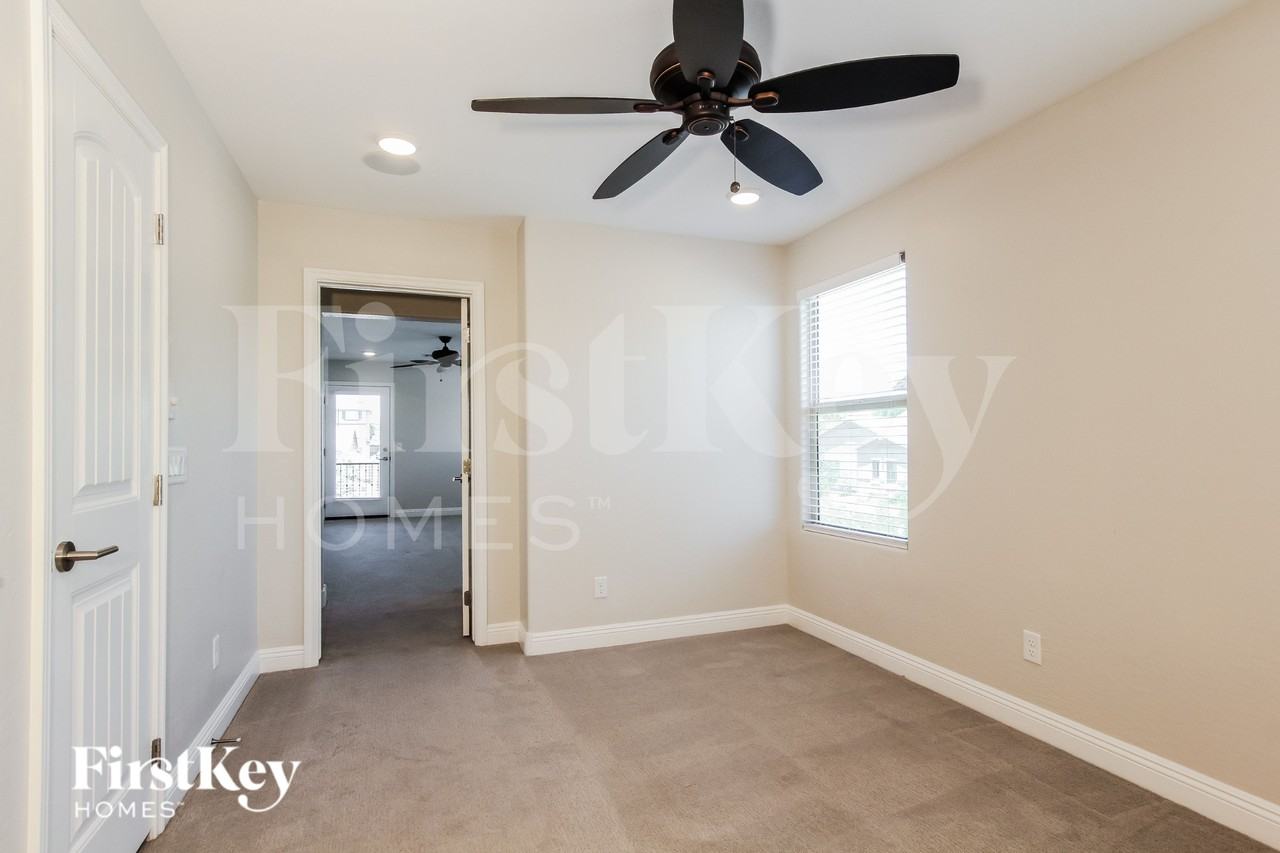 1023 S 151st Ln - Photo 7 of 16