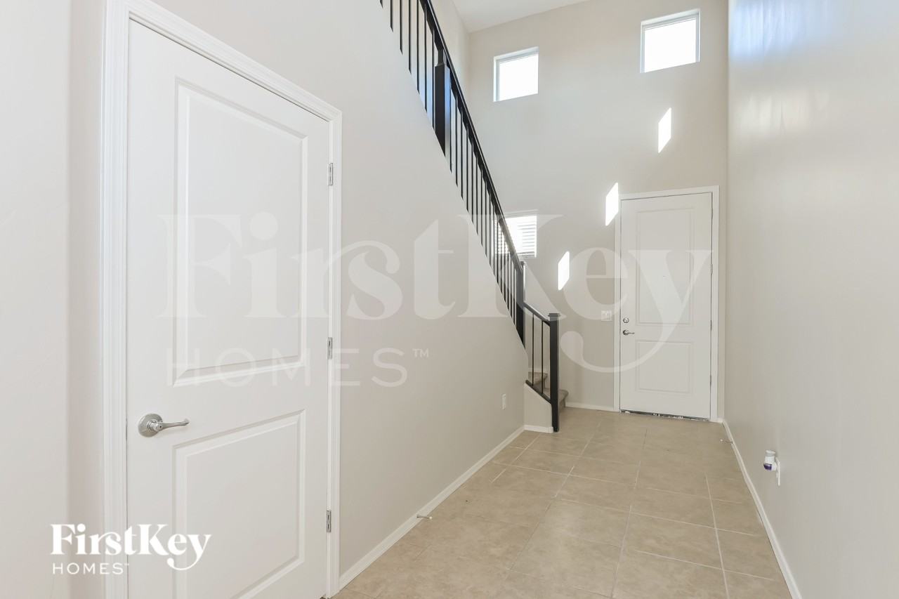 2851 N Fair Oaks Ave - Photo 2 of 15