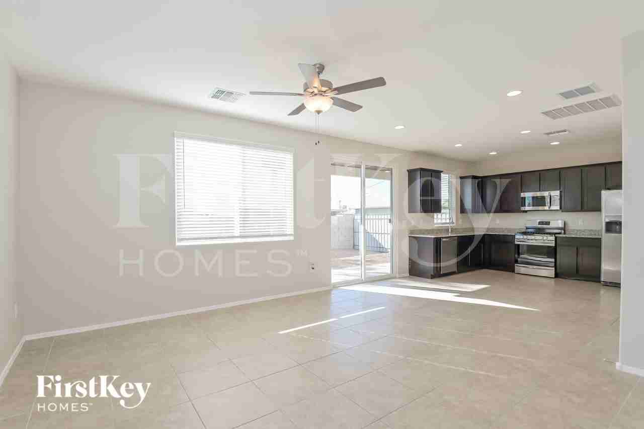 2851 N Fair Oaks Ave - Photo 3 of 15